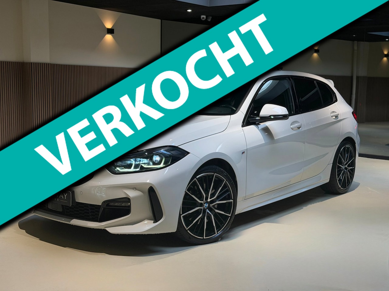 BMW 1-serie - 120i High Executive|Pano|HUD|Keyless|Sfeer - AutoWereld.nl