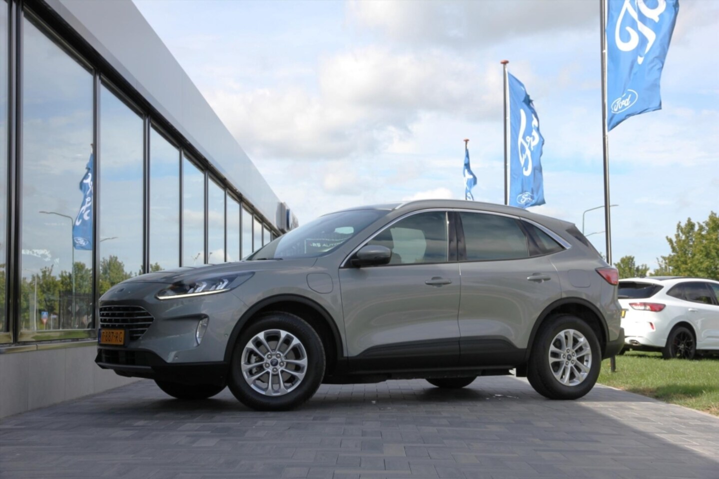 Ford Kuga - 2.5 PHEV e-CVT 225pk Titanium - AutoWereld.nl