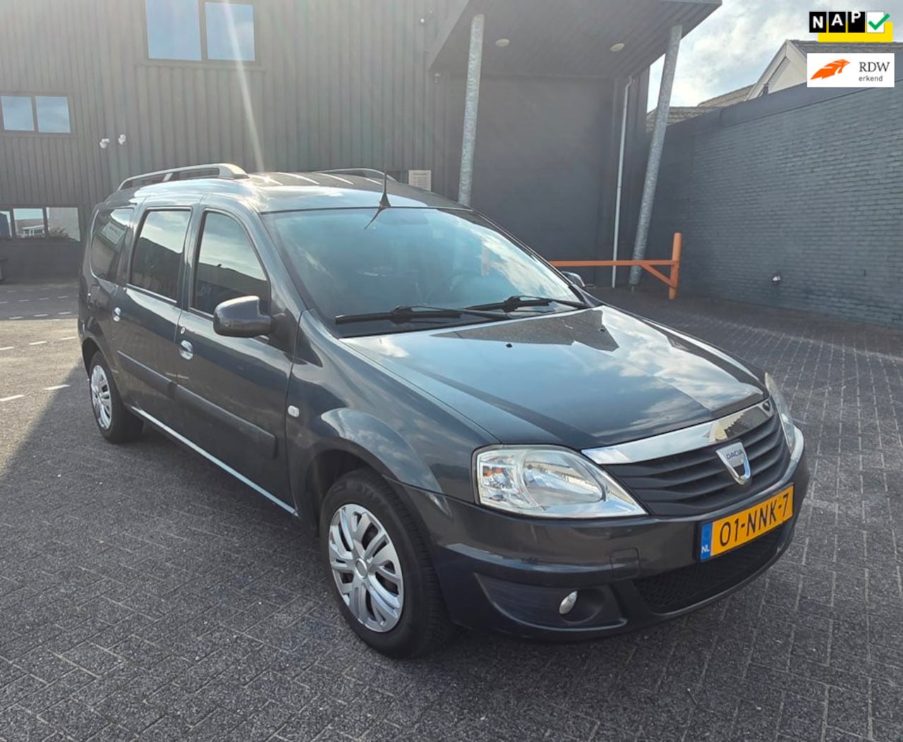 Dacia Logan MCV - 1.6-16V Lauréate Airco Nap Dealer Onderhouden - AutoWereld.nl