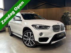 BMW X1 - sDrive20i Executive M-PAKKET AUTOMAAT | LEDER | NAVIGATIE |