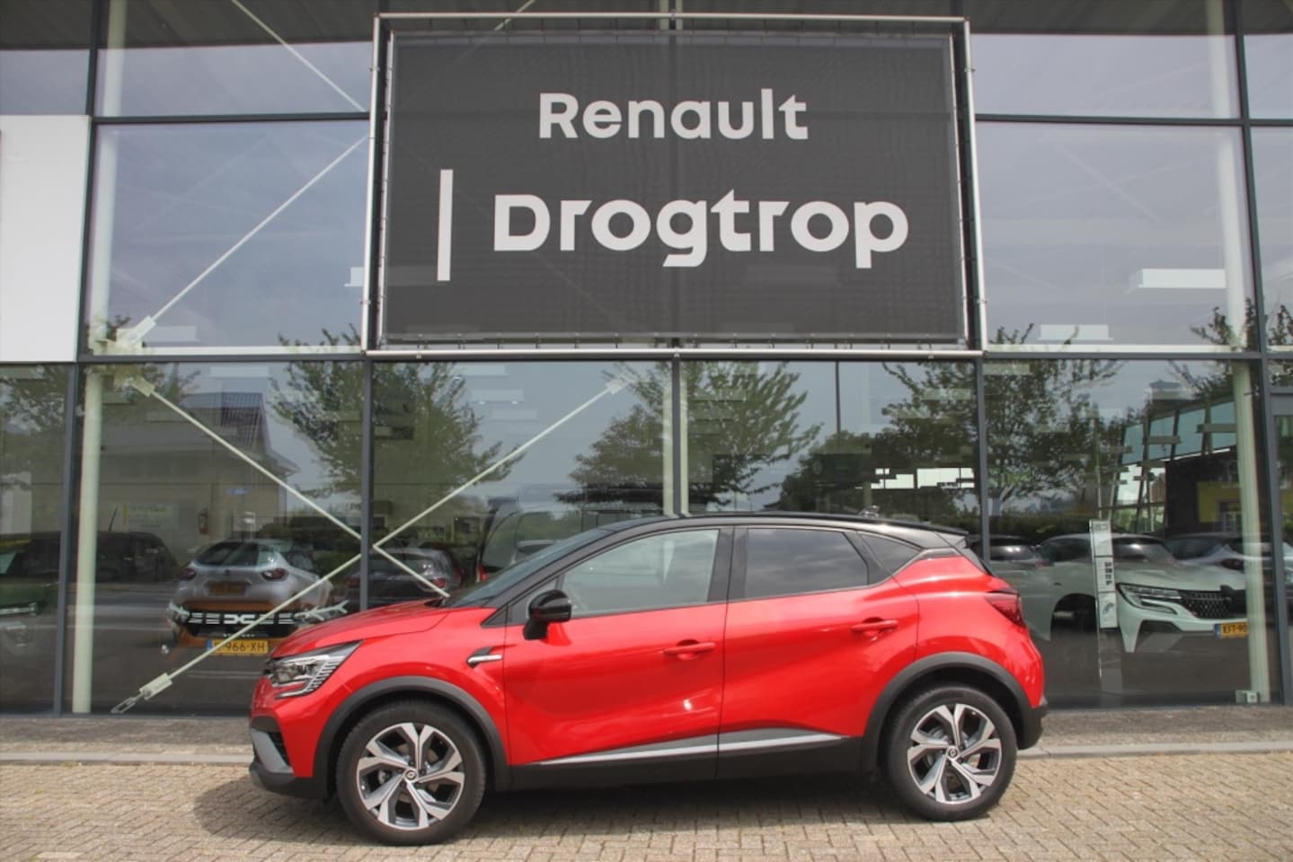 Renault Captur - 160PK-RS LINE-AUTOM-32DKM-NAVI-TREKH-ALL SEASONS- - AutoWereld.nl