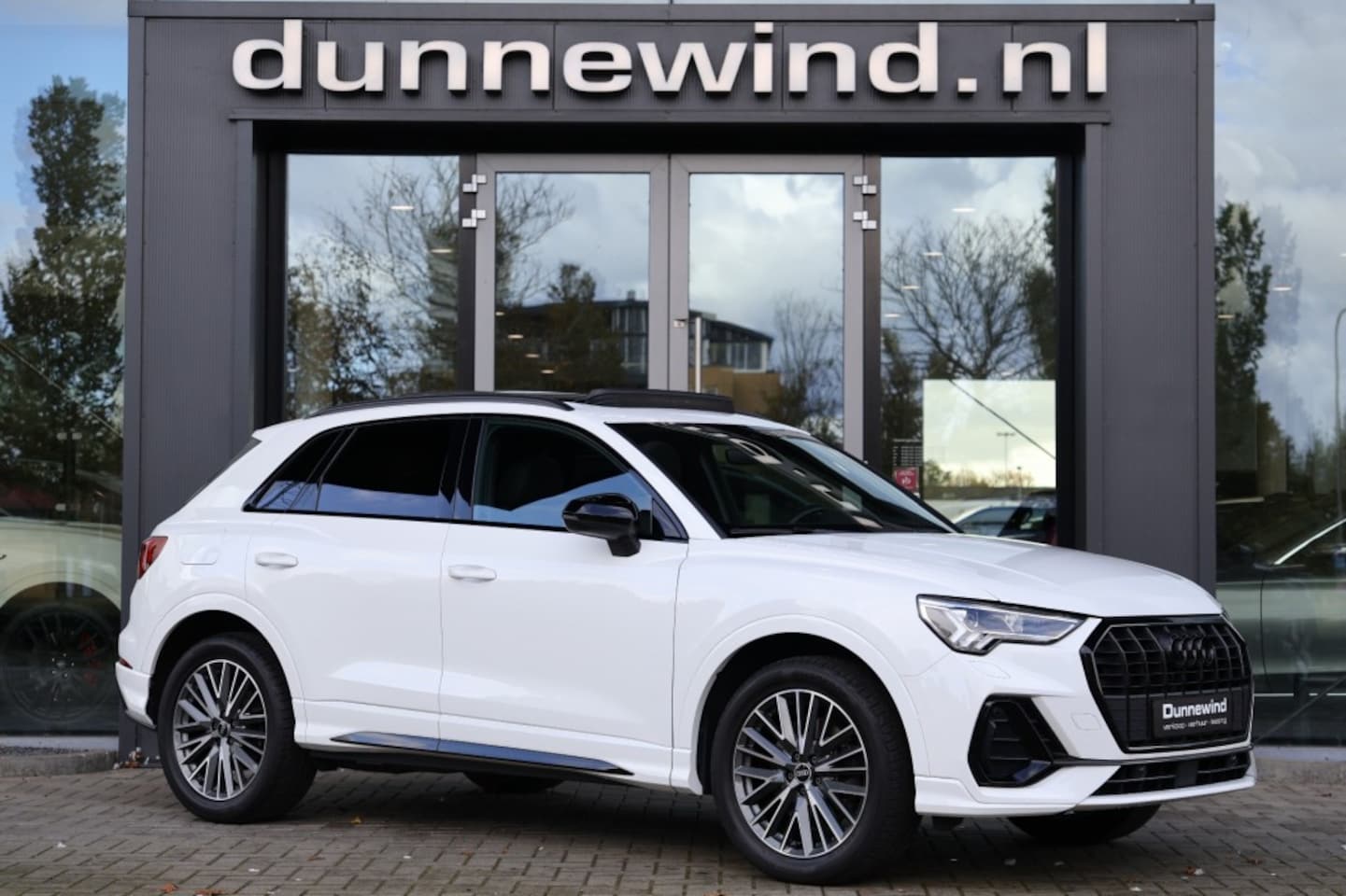 Audi Q3 - 45 TFSI e *S LINE*PANO*BLACKPACK*KEYLESS*CARPLAY*WINTERSET - AutoWereld.nl