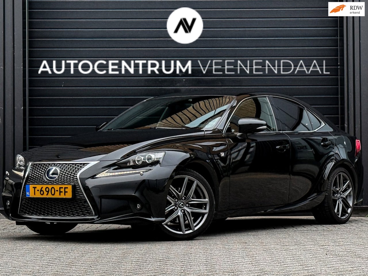 Lexus IS - 300h F-Sport Line 223 PK LEDER/CARPLAY/STOELVENTILATIE/PREMIUM SOUND - AutoWereld.nl