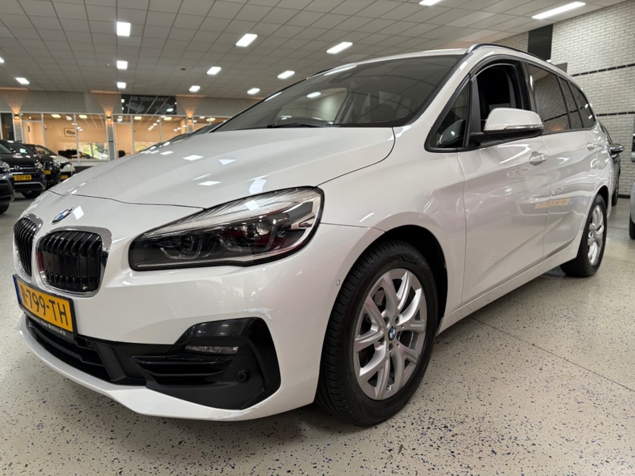 BMW 2-Serie - 216I HIGH EXE ECC Airco Navigatie Afn. Trekhaak Camera - AutoWereld.nl
