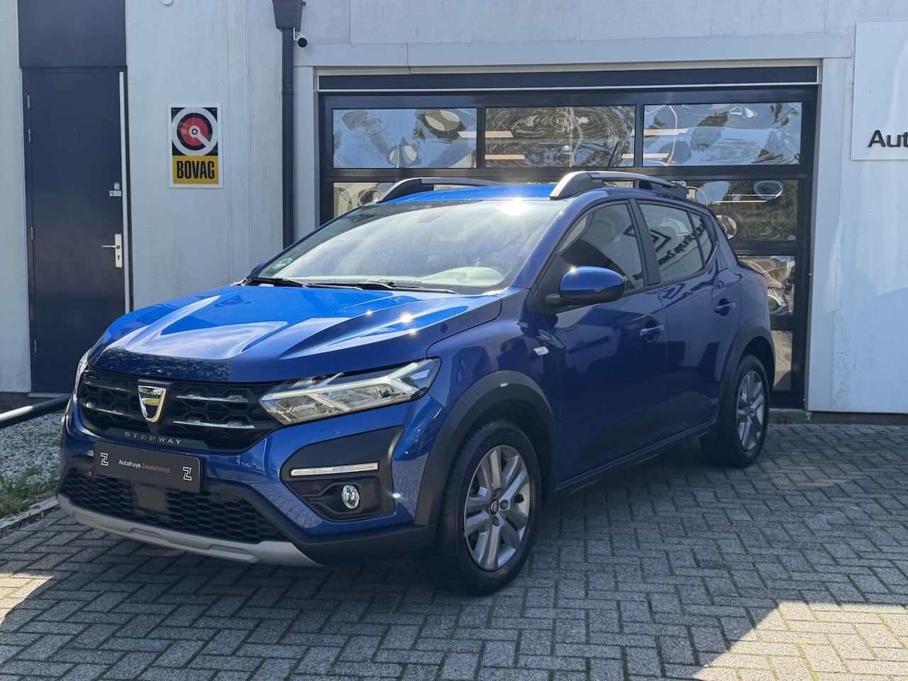 Dacia Sandero Stepway - 1.0 TCe 90 Comfort Automaat | 30.840 km | Camera | CarPlay | Stoelverwarming - AutoWereld.nl