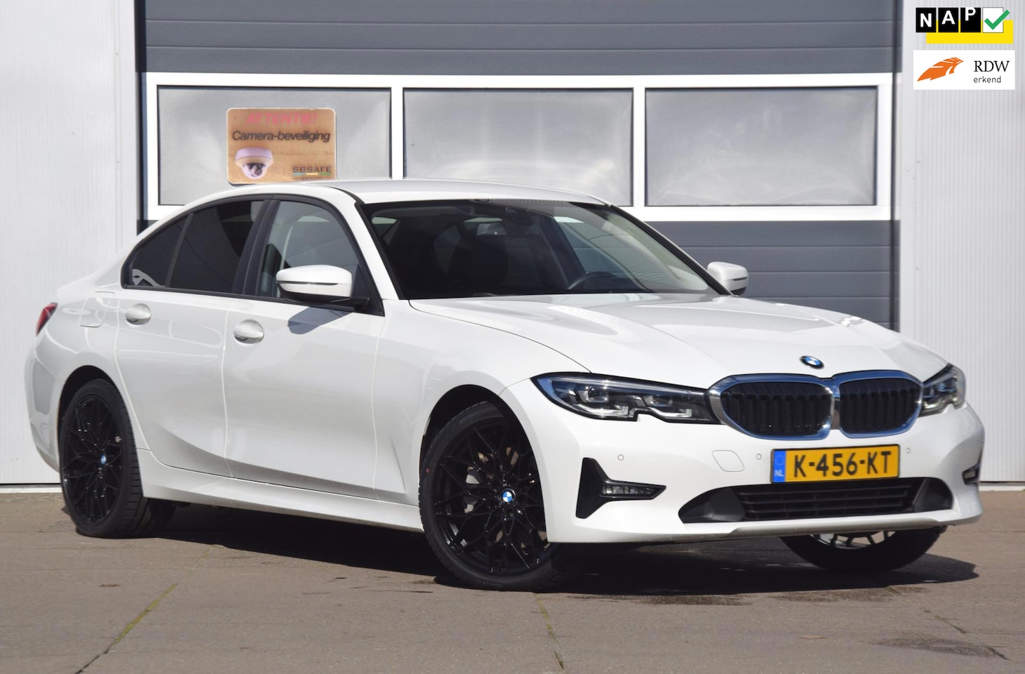 BMW 3-serie - 330e eDrive Edition PREMIUM AUDIO/DAB/LEDEREN BEKLEDING/ 19'' BREEDSET 599 EURO MEERPRIJS - AutoWereld.nl