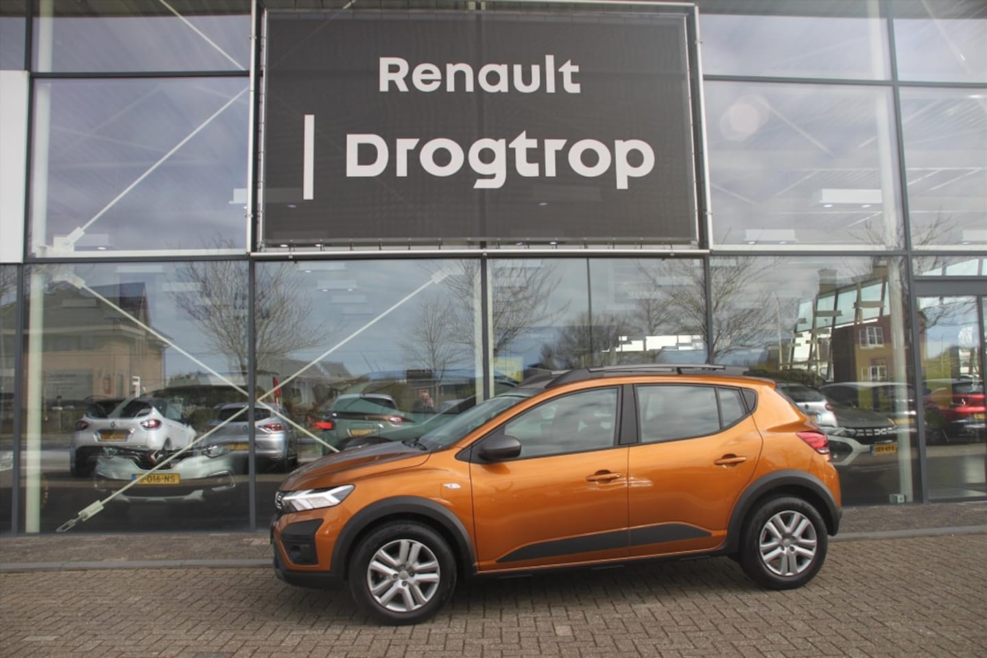 Dacia Sandero Stepway - 110PK-STEPWAY-EXPRESSION-19DKM-AIRCO-CRUISE-PDC- - AutoWereld.nl