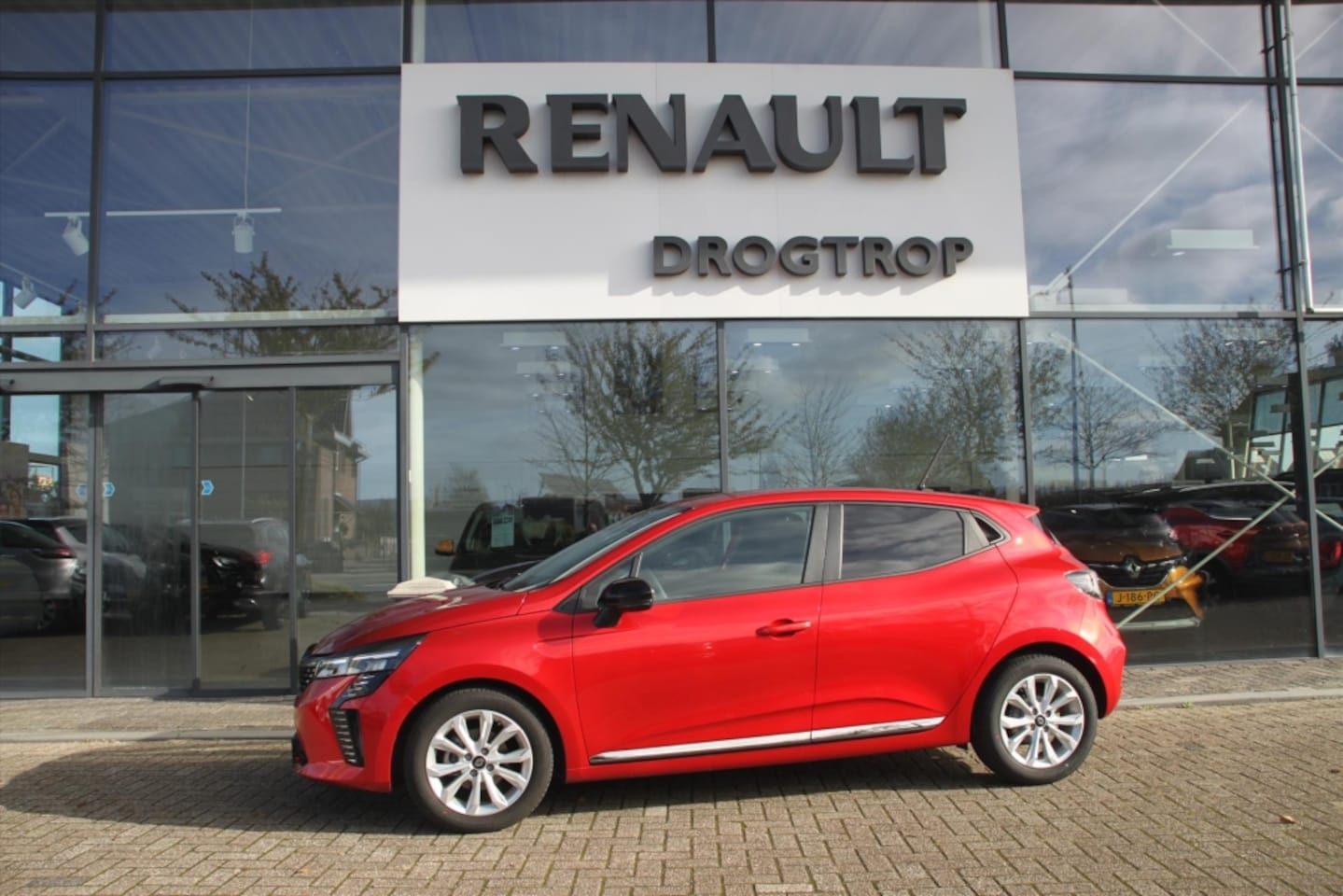 Renault Clio - 90PK-EVOLUTION-NW.MODEL-9200KM!-APPLE CAR PLAY- - AutoWereld.nl