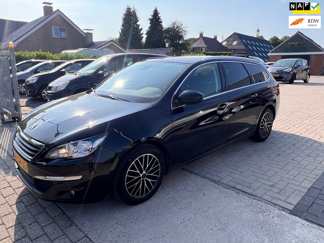 Peugeot 308 SW - 1.2 e-THP Blue Lease Executive 1.2 e-THP Blue Lease Executive - AutoWereld.nl