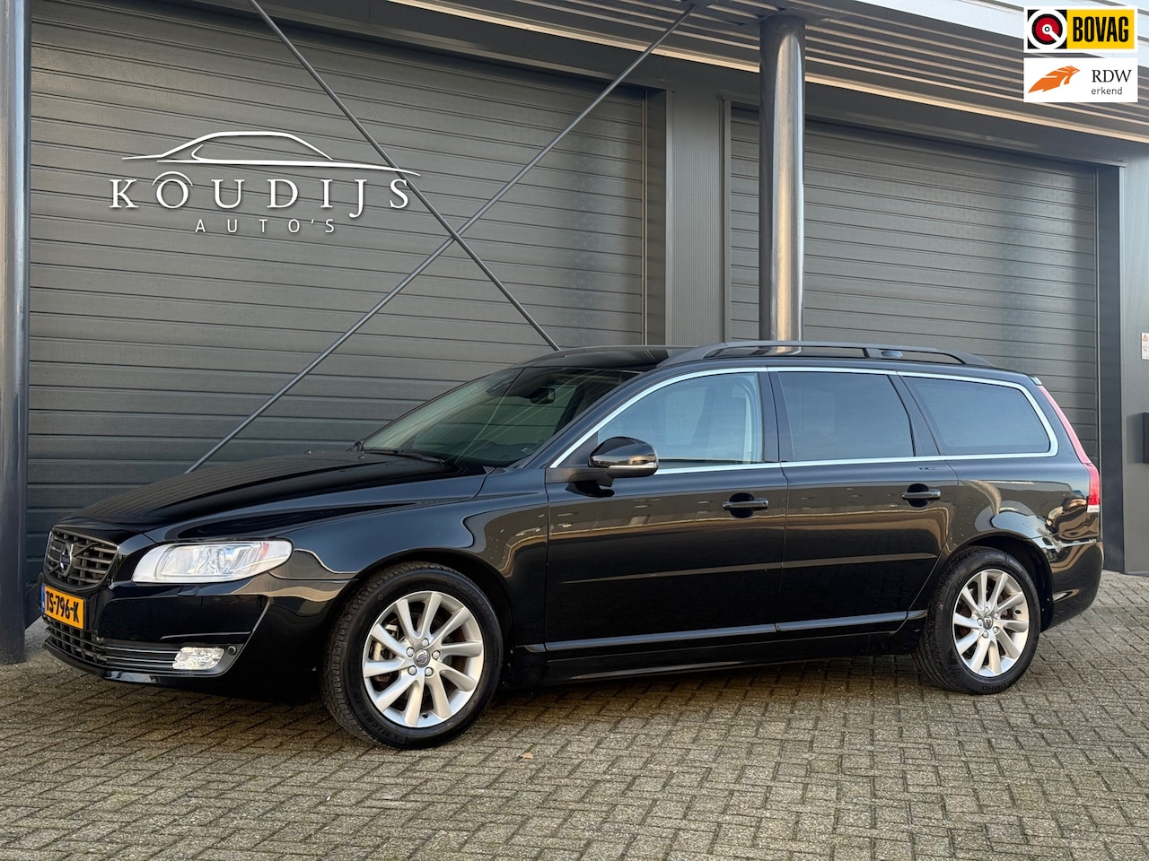 Volvo V70 - 2.0 T4 Dynamic, ACC, Stoel/Stuur verw., Afn Trekhaak, Standkachel, Dodehoek, Nieuwe distri - AutoWereld.nl