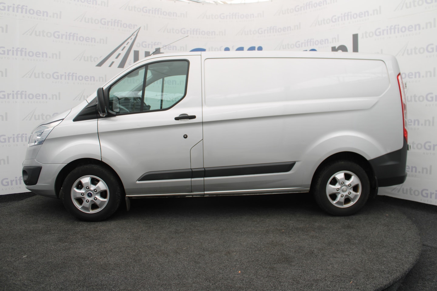 Ford Transit Custom - 270 2.2 TDCI L1H1 Trend camera, navi, airco, trekhaak en cruisecontrol prijs exclusief BTW - AutoWereld.nl