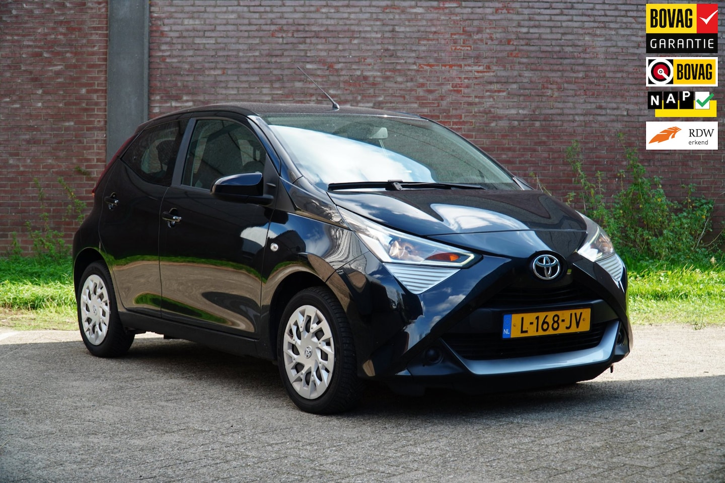 Toyota Aygo - 1.0 VVT-i x-play 1.0 VVT-i x-play, Airco, Camera, Bluetooth, Elektr. Ramen voor, Ned. Auto - AutoWereld.nl