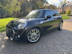 MINI 3-Deurs - 2.0 Cooper S Chili Serious Business Mini 2.0 Cooper S Chili Serious Business Pano Head-up Keyless Zwart 2015 dealer onderhoude