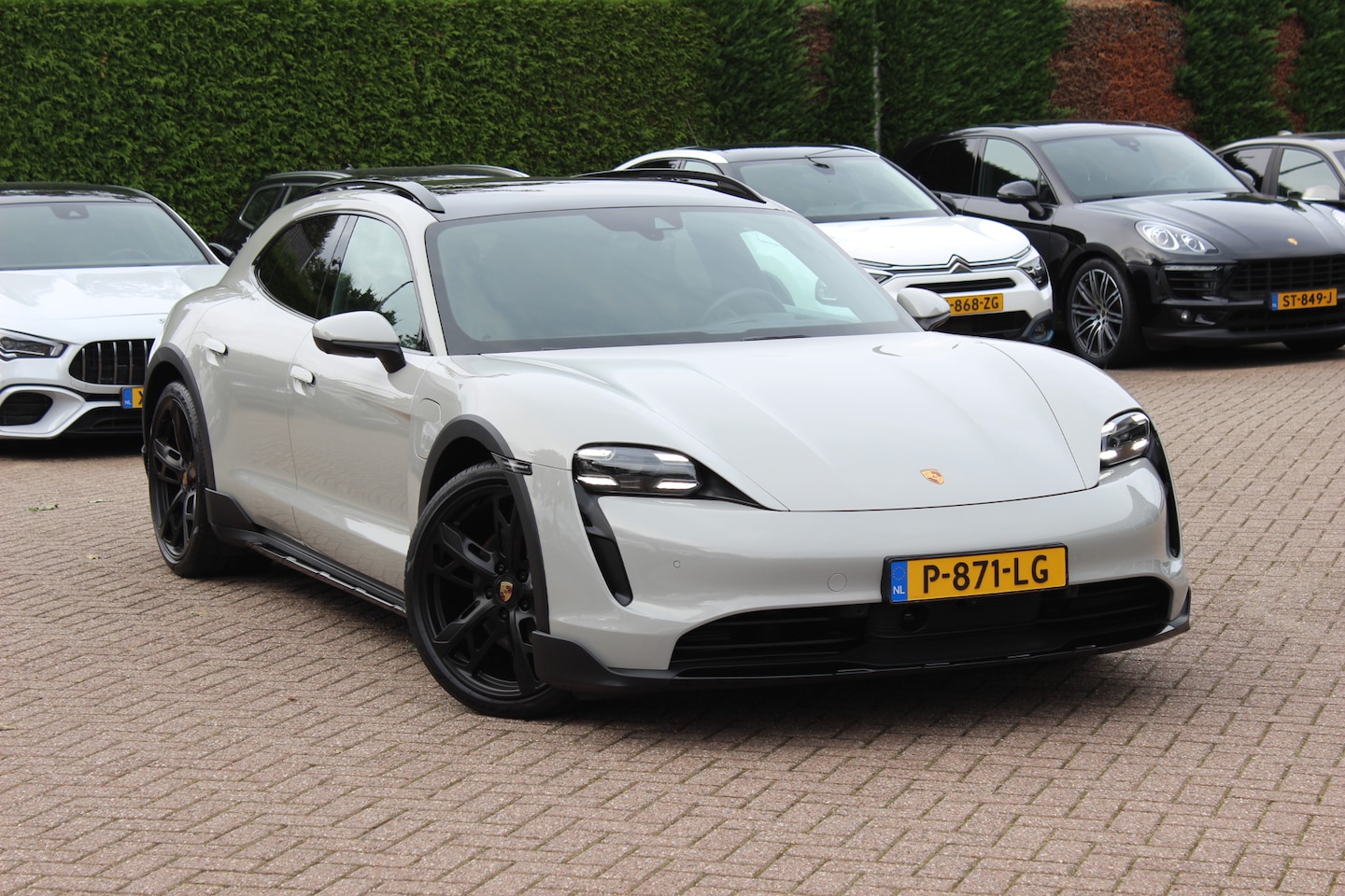 Porsche Taycan Cross Turismo - 4S 93 kWh / SoH 93,1% / Panoramadak / 360Camera / Luchtvering / Matrix LED / 21'' / Sportd - AutoWereld.nl