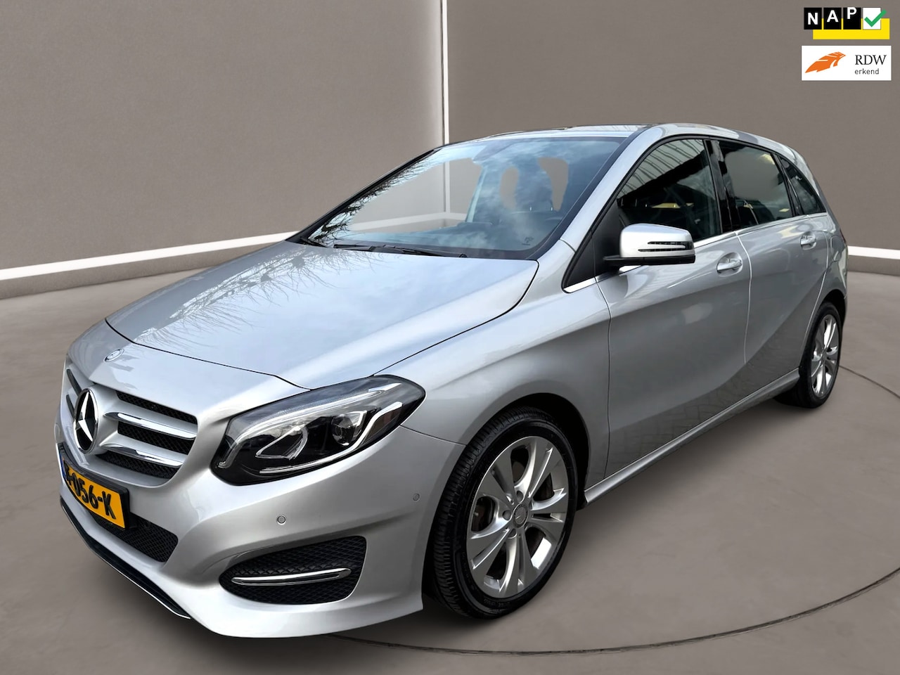 Mercedes-Benz B-klasse - 180 Ambition 122 Pk Airco Navi Xenon Pdc 68 dkm Nap - AutoWereld.nl