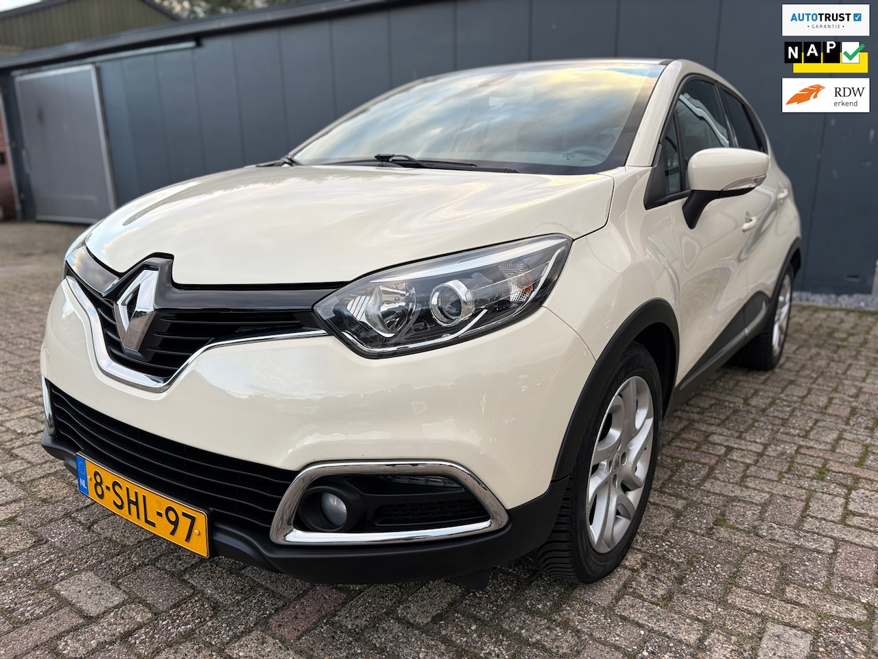 Renault Captur - 1.2 TCe Dynamique AUTOMAAT/2e Eigenaar/Dealer ondh/Camera/Trekhaak! - AutoWereld.nl