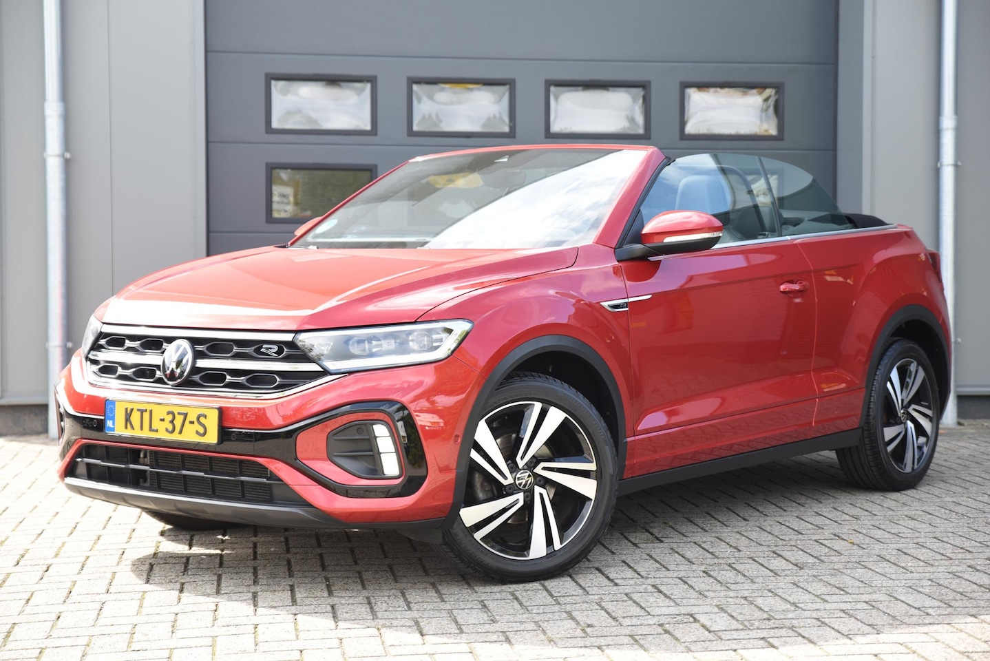Volkswagen T-Roc Cabrio - 1.5 TSI R-Line Trekhaak - AutoWereld.nl