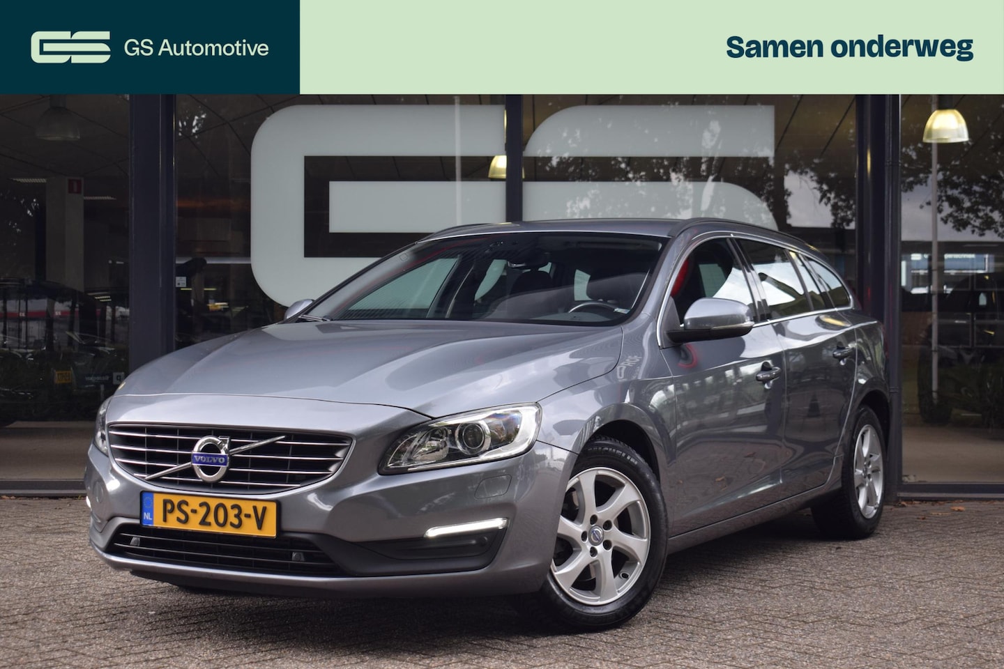 Volvo V60 - 1.5 T3 Momentum Autm. |NAVIGATIE|XENON|PDC|STOELVW - AutoWereld.nl