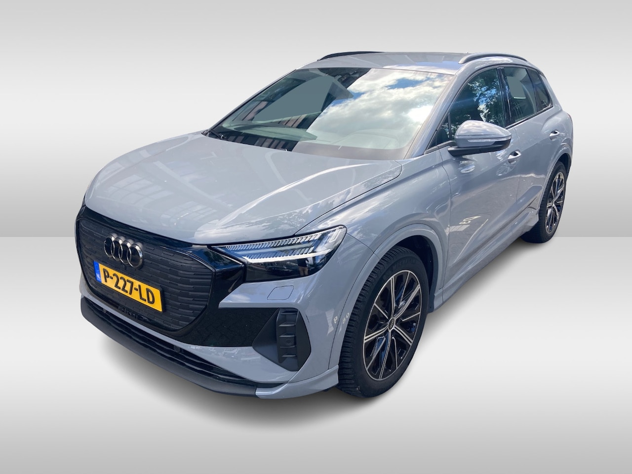 Audi Q4 e-tron - 35 Advanced edition 55 kWh / Camera / Leder / Keyless / Matrix LED / 20'' / Warmtepomp / E - AutoWereld.nl