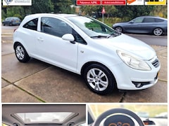 Opel Corsa - 1.4-16V White Edition