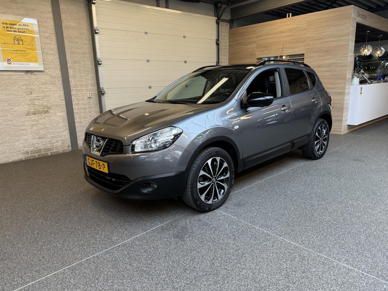 Nissan Qashqai - 1.6 Acenta | Trekhaak | 18"LMV | Panodak | Navi | All-in rijklaarprijs - AutoWereld.nl