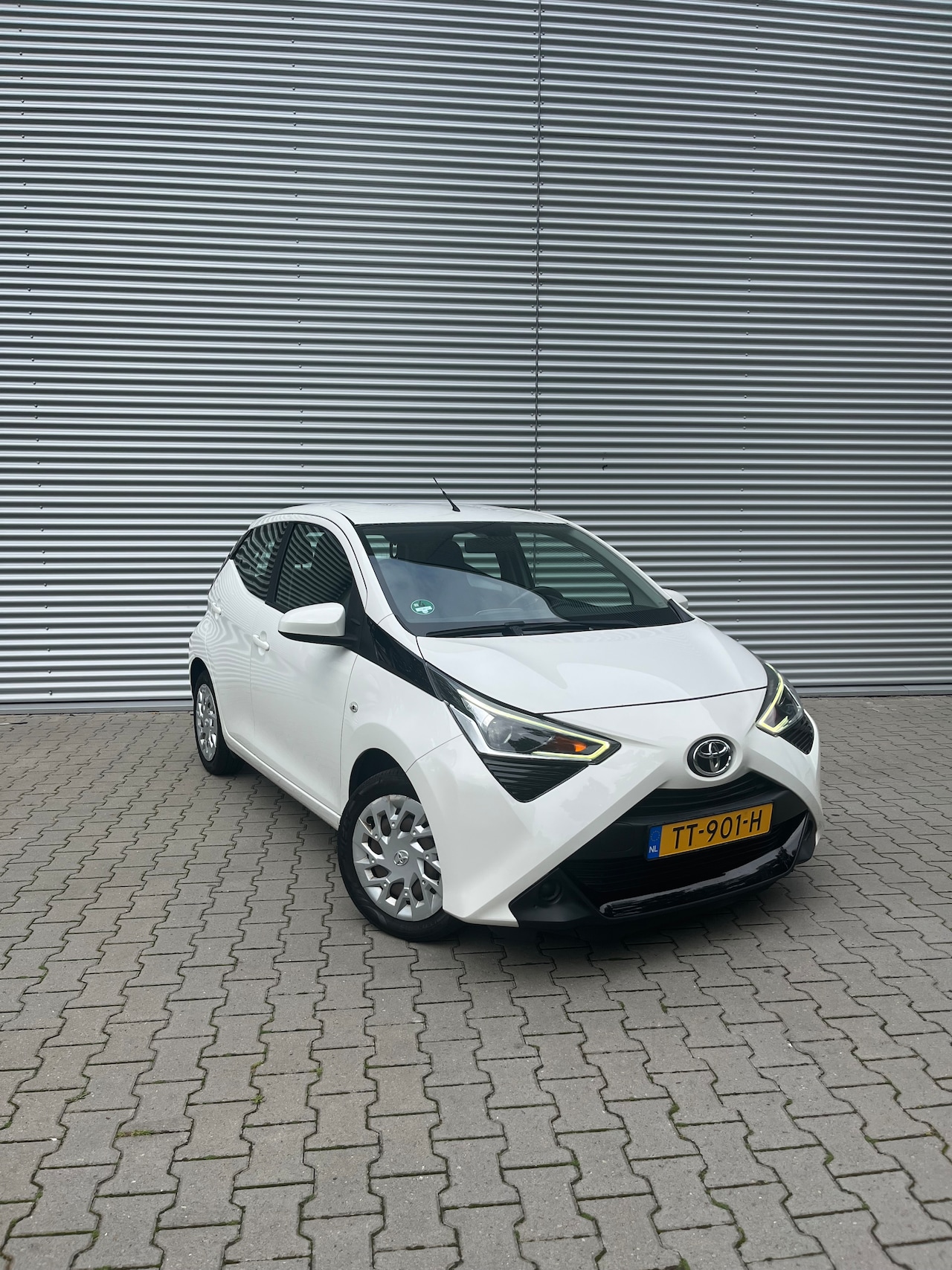 Toyota Aygo - 1.0 VVT-i x-play - AutoWereld.nl