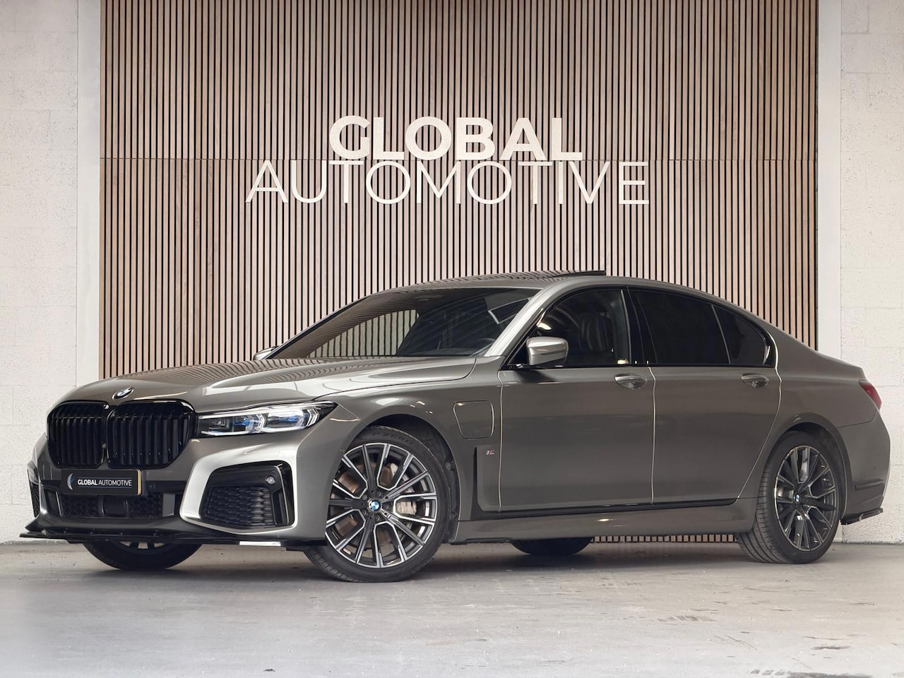 BMW 7-serie - 745e High Executive - NL AUTO - M PAKKET - SCHUIFDAK - NAPPA - ALCANTARA HEMEL - 20'' - AutoWereld.nl