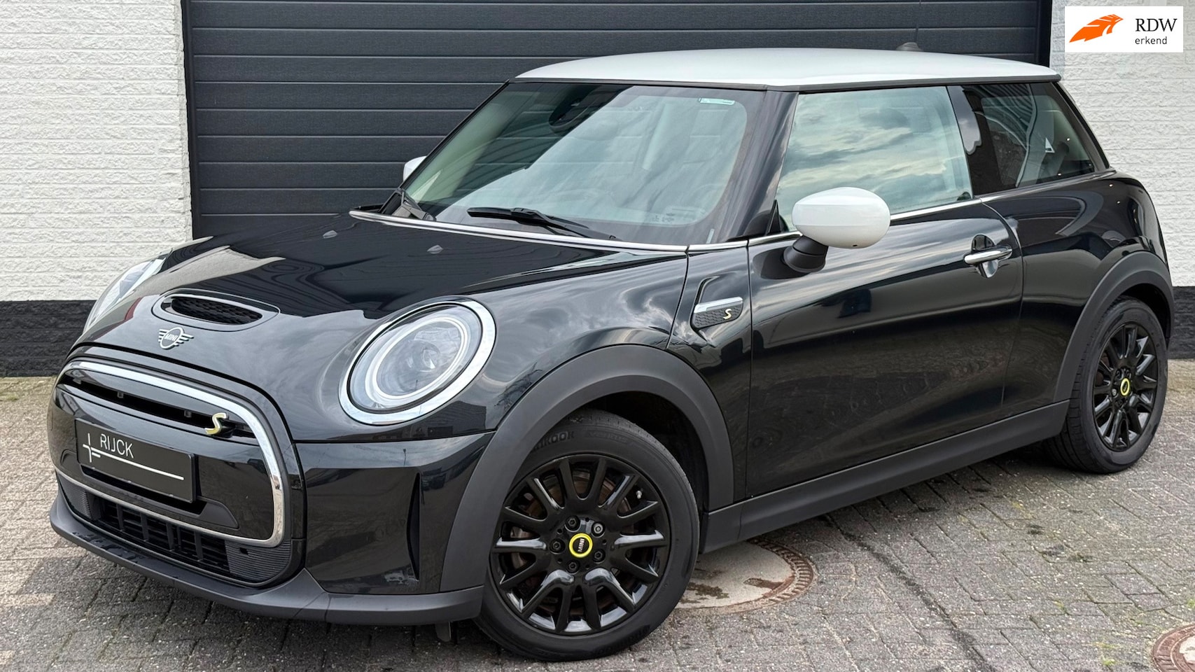 MINI Electric - L33 kWh Premium | 96% SOH | CarPlay | Stoelverwarming - AutoWereld.nl