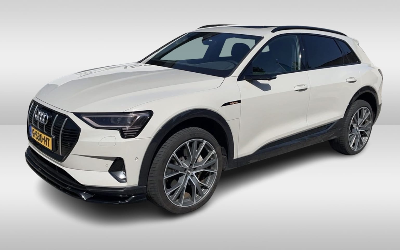 Audi e-tron - e-tron 55 quattro advanced 95 kWh / SoH 91,3% / Trekhaak / Panoramadak / 360Camera / Keyle - AutoWereld.nl