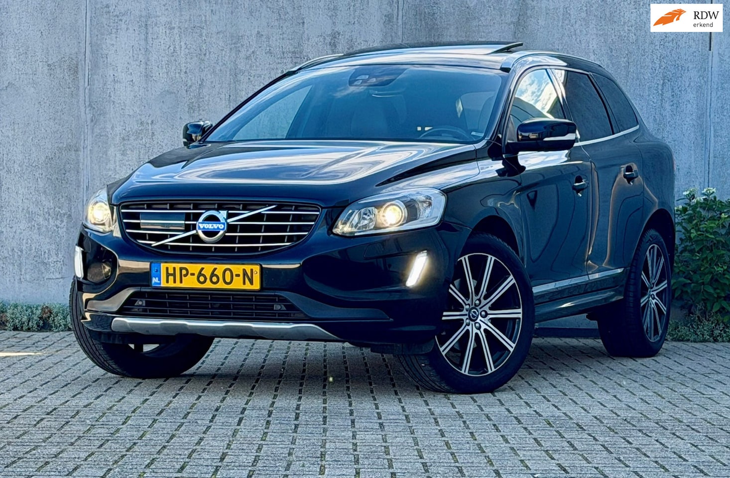 Volvo XC60 - 2.0 T5 Summum ACC BLIS XENON LEER PANO Polestar - AutoWereld.nl