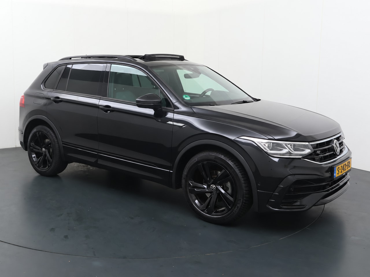 Volkswagen Tiguan - 1.5 TSI R-Line Business Volkswagen Tiguan 1.5 TSI R-Line Business | DSG - AutoWereld.nl
