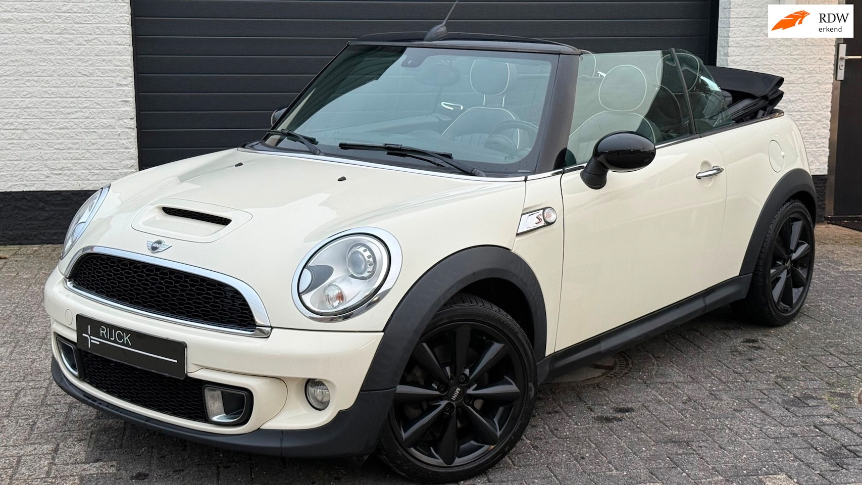 MINI Cabrio - 1.6 Cooper S Chili 184pk | Leder | Xenon | Navi | Stoelverwarming | PDC - AutoWereld.nl