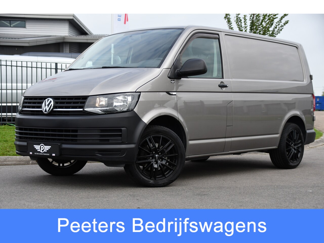 Volkswagen Transporter - 2.0 TDI L1H1 PB Edition Camera, Airco, Trekhaak, Multimedia, 85pk, Radio, Uniek! - AutoWereld.nl
