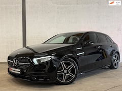 Mercedes-Benz A-klasse - 180 AMG Pakket|Leder|Sfeer|Carplay|Camera|LED|Dealer Onderhouden