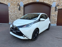 Toyota Aygo - 1.0 VVT-i x-play Airco/Automaat/Achteruitrijcamera/5 Deurs/Elekt Ramen/LED/Apk 09-2027