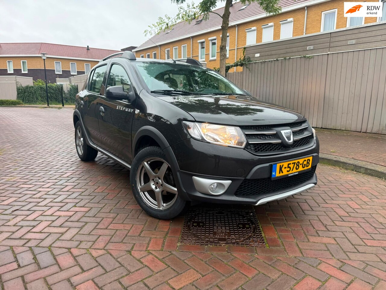 Dacia Sandero Stepway - 0.9 TCe Lauréate *Leuke auto* - AutoWereld.nl