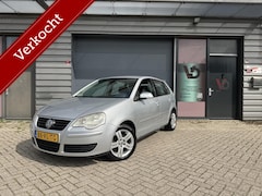 Volkswagen Polo - 1.4-16V CARPLAY AIRCO DBRIEM NETTE STAAT