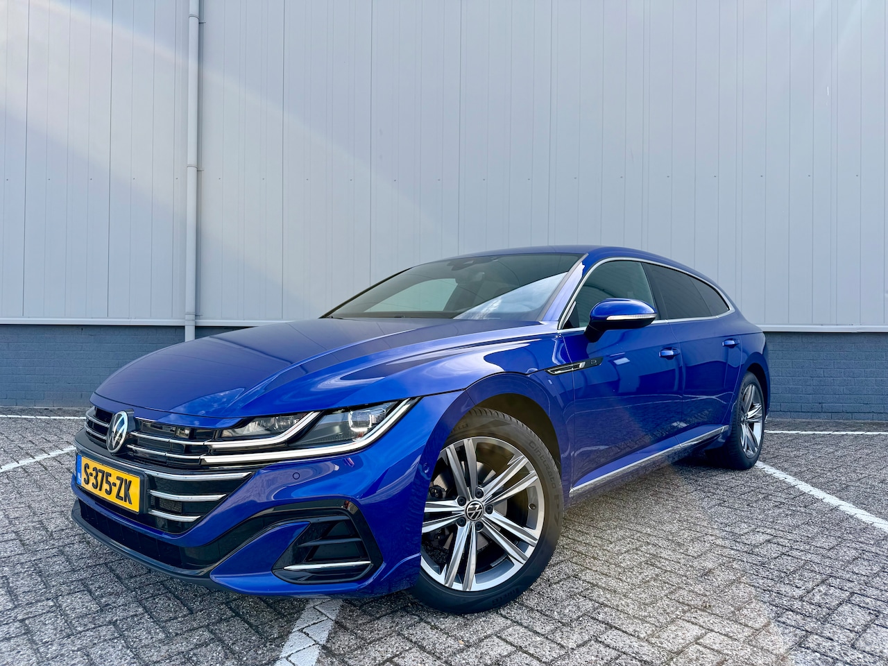 Volkswagen Arteon Shooting Brake - 1.4 TSI eHybrid R-Line Business Navi + Led + dealer onderhouden + Massage + Stoelverwarming + Trekhaak - AutoWereld.nl