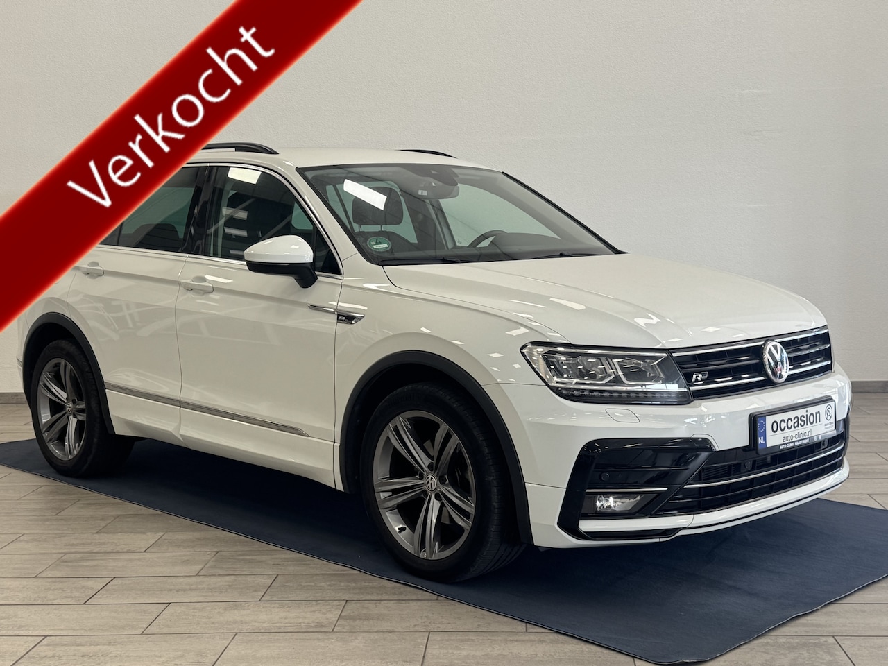 Volkswagen Tiguan - 1.5 TSI R-LINE / DEALER O.H. / FULL LED / NAVI / - AutoWereld.nl