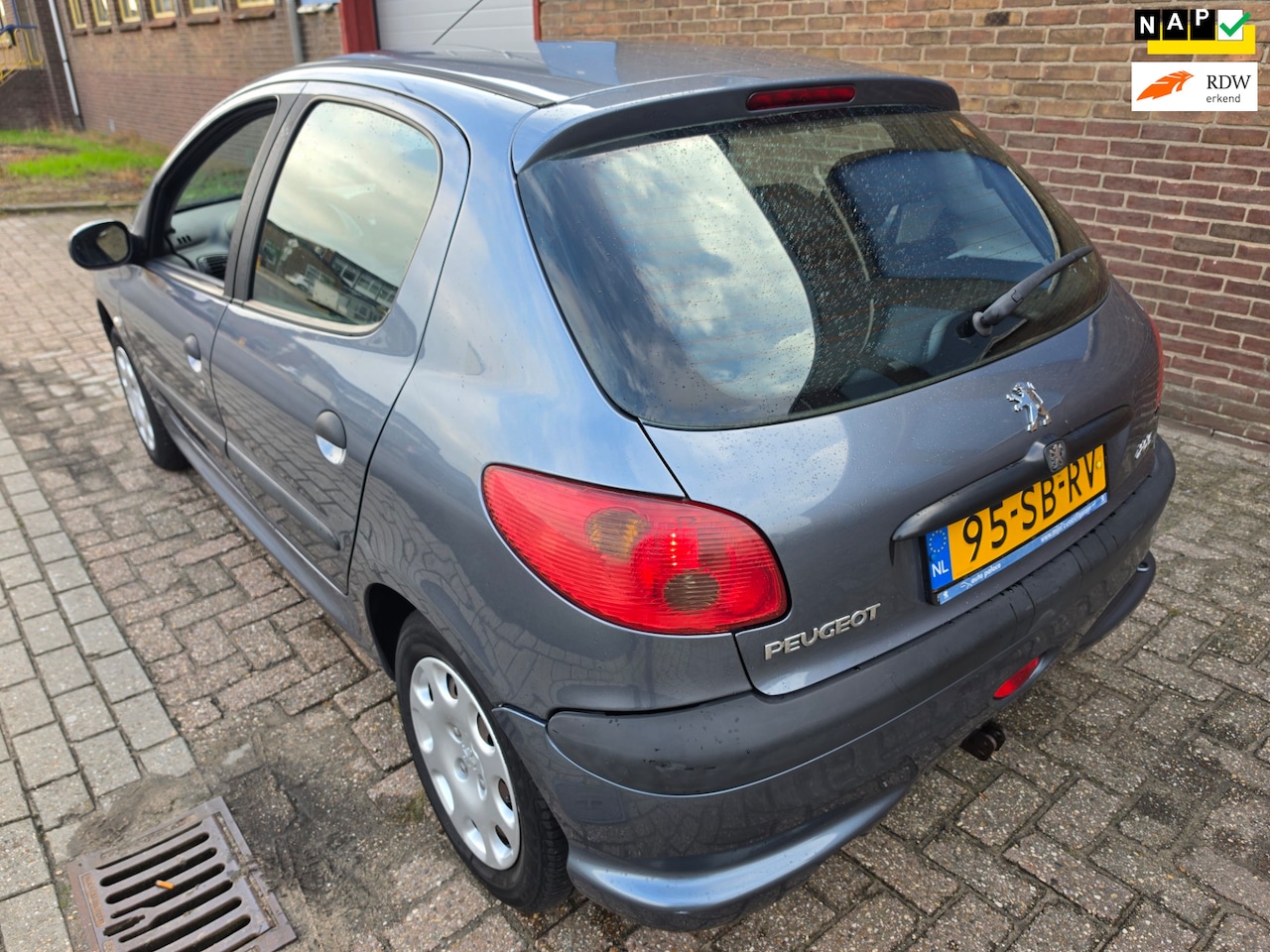 Peugeot 206 - 1.4 5 deurs 184 dkm NAP 950,- - AutoWereld.nl
