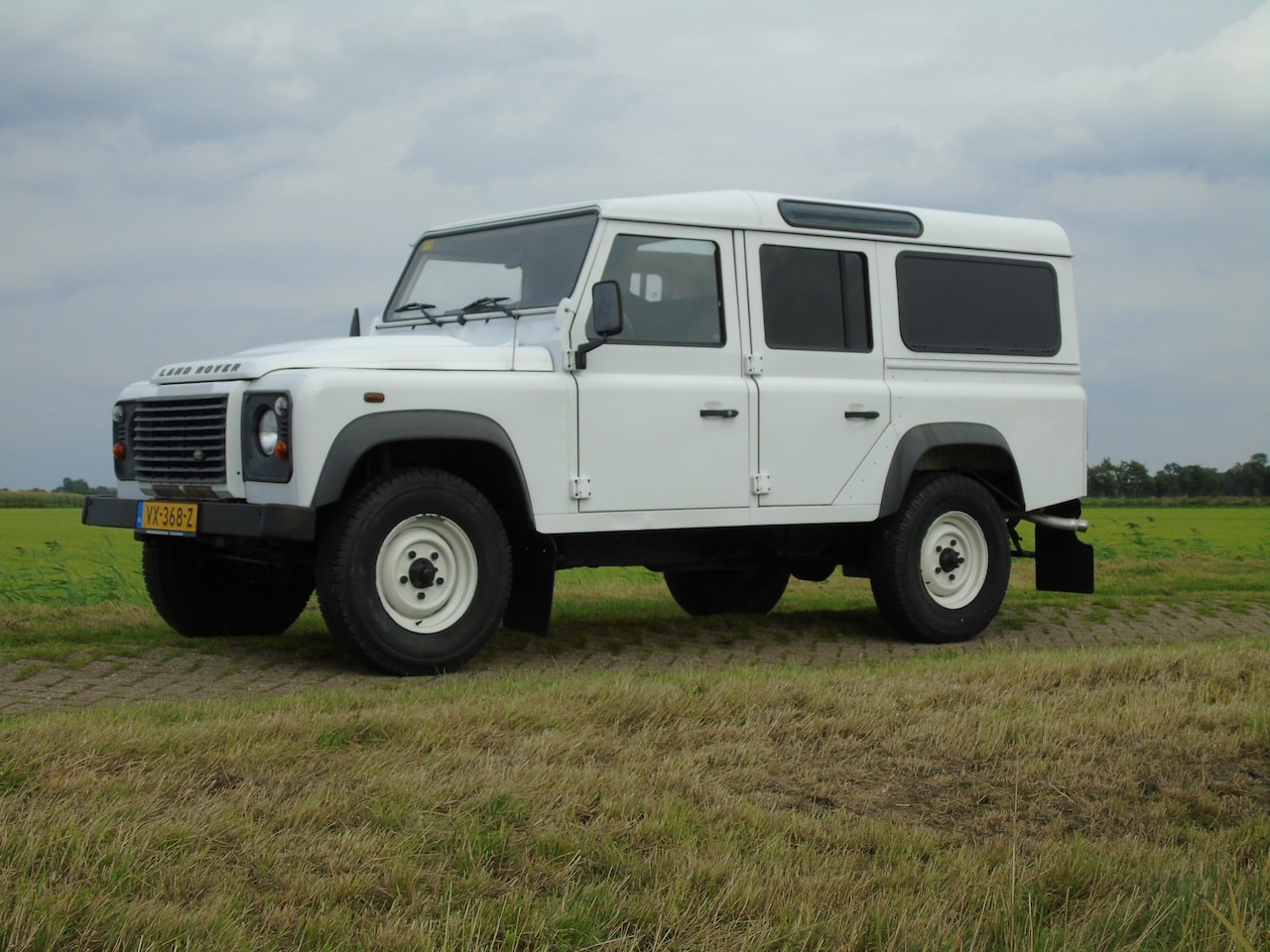 Land Rover Defender - 2.4 TD HT 110" S Grijs Kenteken - AutoWereld.nl