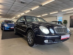Mercedes-Benz E-klasse - 200 K. Classic. Zeer goed onderhouden, rekeningen netjes aanwezig