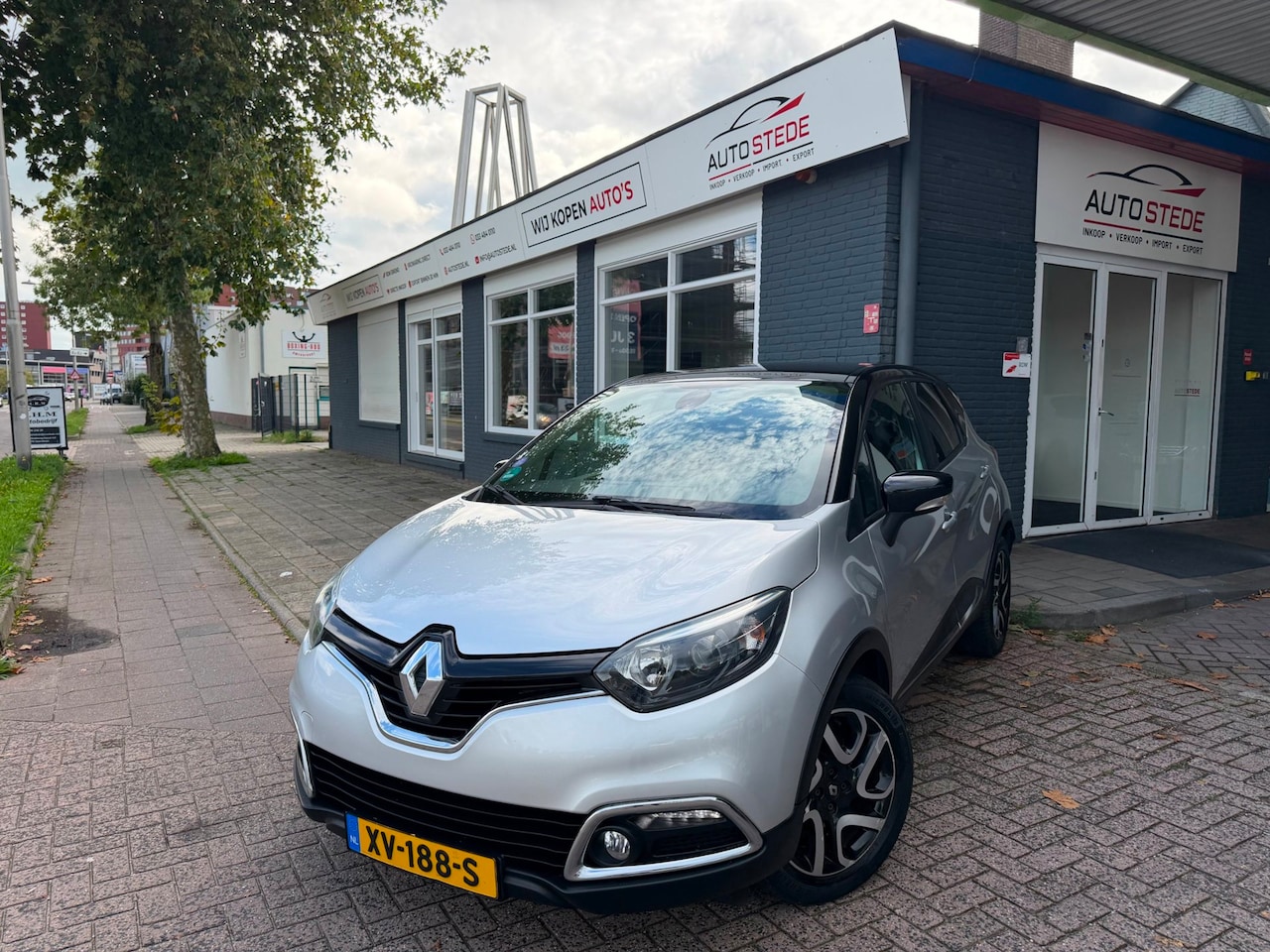 Renault Captur - 1.2 TCe Helly Hansen|TREKHAAK|AUTOMAAT|APK|KEYLESS|NAVI - AutoWereld.nl