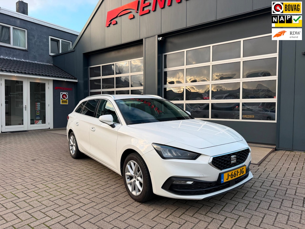 SEAT Leon Sportstourer - 1.5 TSI Style Launch Edition / ACC / Led / CarPlay / Trekhaak . - AutoWereld.nl