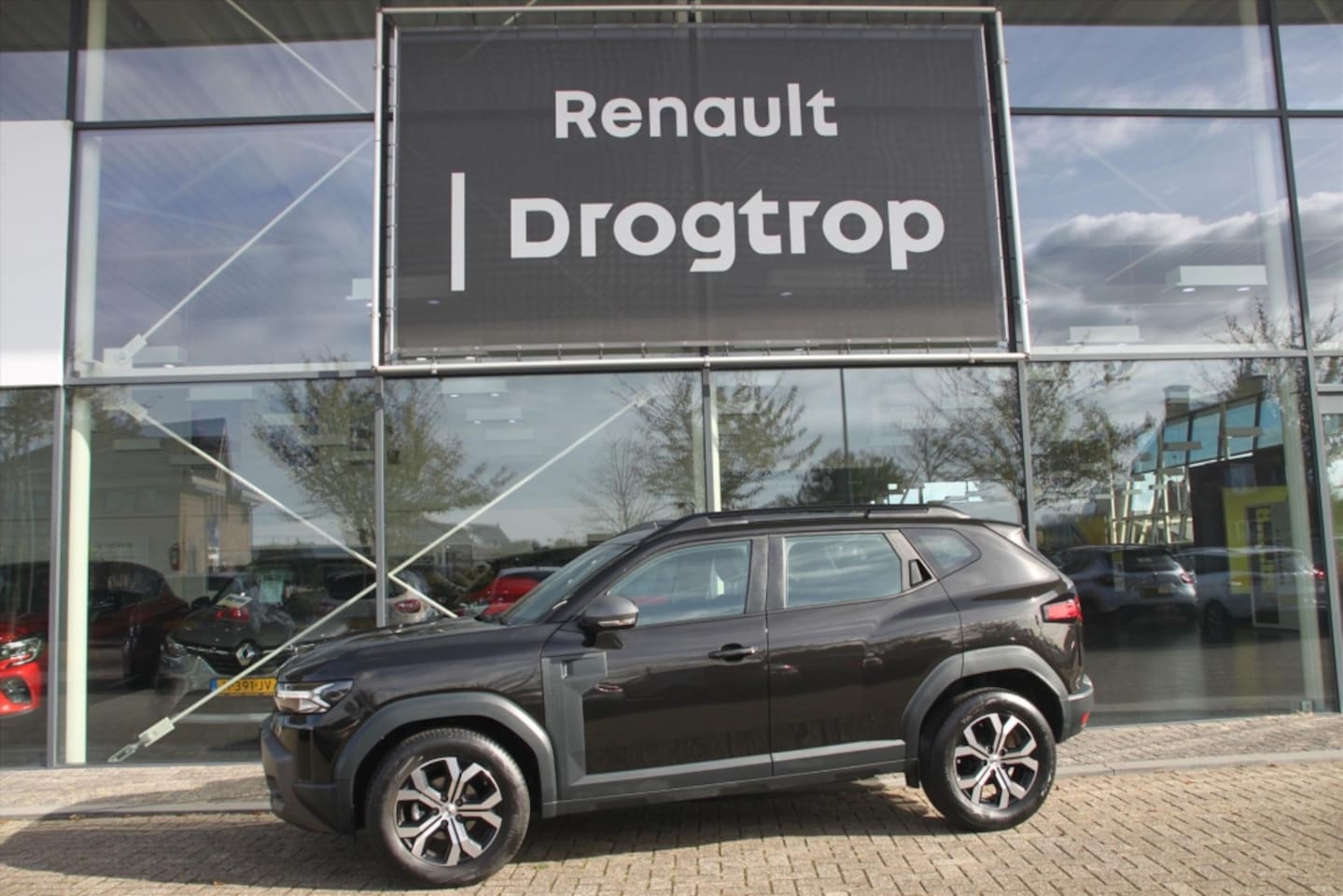Dacia Duster - 130PK-EXPRESSION-12DKM-NAVI-CRUISE-CAMERA-NIEUW !- - AutoWereld.nl