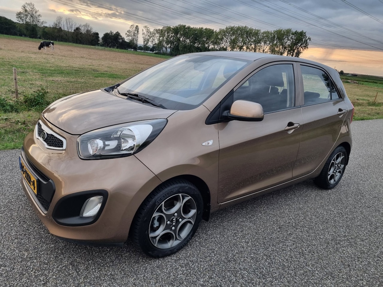 Kia Picanto - 1.0 CVVT Plus Pack 5 deurs Airco - AutoWereld.nl