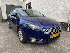 Ford Focus Wagon - 1.0 Titanium Zuinige, luxe comfortabele auto met zomerdag Dual Airco en winterdag Stoelverwarming in sp