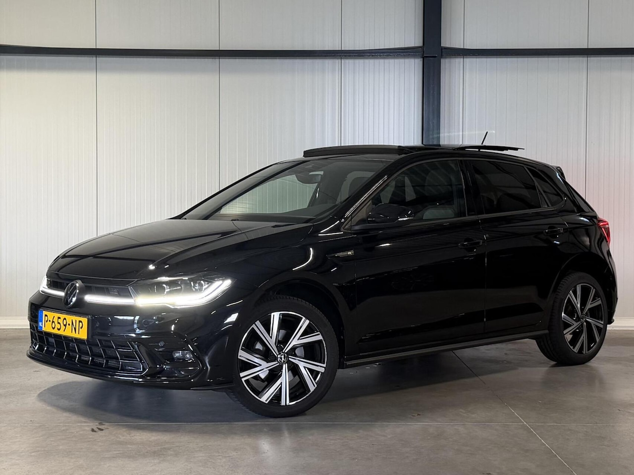 Volkswagen Polo - 1.0 TSI 110PK R-Line Pano Virtual IQ Light - AutoWereld.nl
