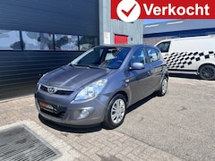 Hyundai i20 - 1.4i Dynamic Dealer ondh|Airco|Uniek