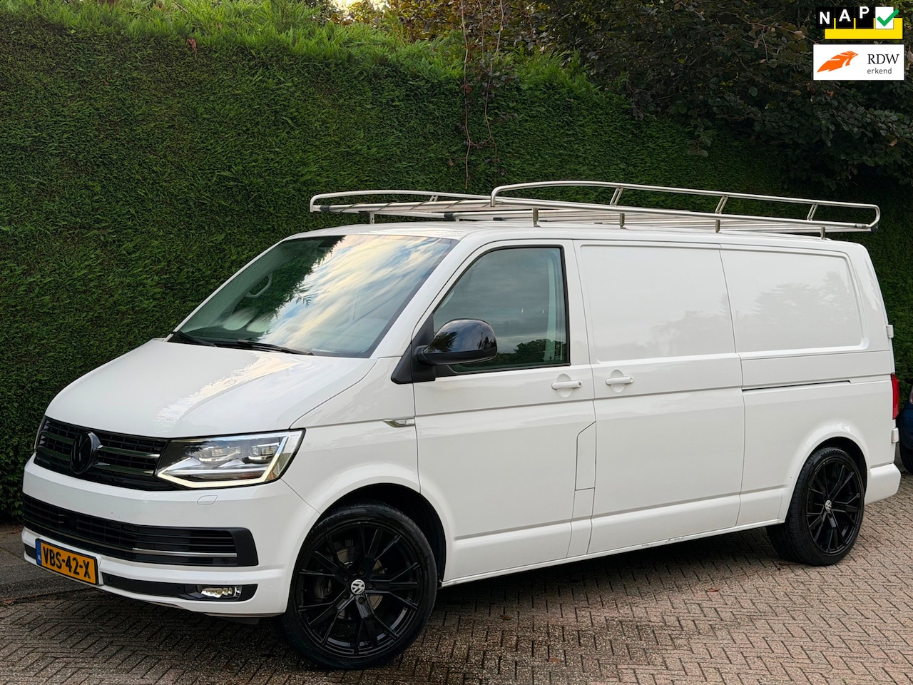 Volkswagen Transporter - 2.0 TDI L2H1 Highline DSG/LED/2X DEUR - AutoWereld.nl